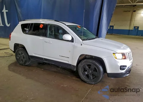 2016 Jeep Compass Latitude z USA, uszkodzony, nr VIN 1C4NJCEA0GD620081